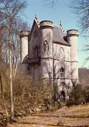 Château de la Reine Blanche aux étangs de Commelles, construit par le duc de Bourbon en 1826